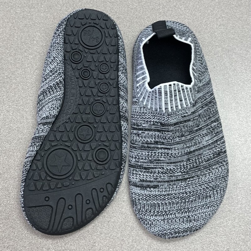 Water Shoes, Grey, Size: 2-3Y<br />
OriginalSize 34-35<br />
New