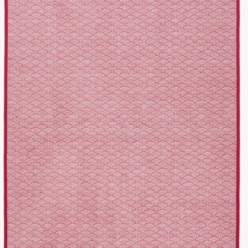 Brewster Scallop - Cranberry<br />
<br />
Town, shore or country, this classic pattern inspired by scallop shells elevates every space it enters. In rich cranberry, it’s a subtly sophisticated nod to holiday cheer.<br />
<br />
Exclusively available in our original size (60 x 80).<br />
<br />
 * original size: 60 x 80<br />
 * cranberry & ivory<br />
<br />
 * machine wash and dry<br />
 * resistant to shrinking, pilling and fuzz<br />
 * reversible, jacquard-woven design<br />
 * natural cotton blend: 58% cotton 35% acrylic 7% polyester