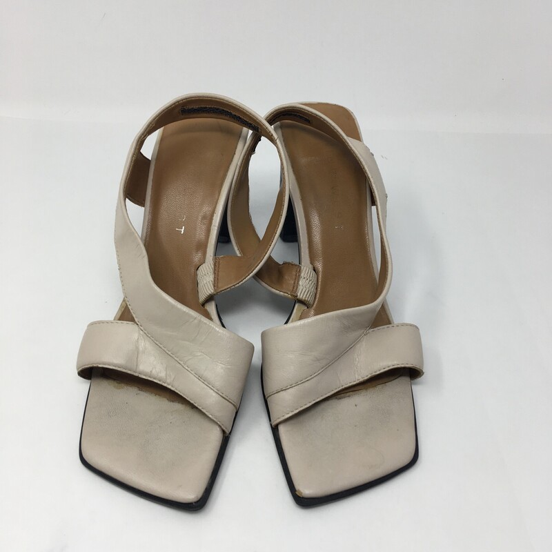 105-298 Nine West, White, Size: 6.5
white/tan block heels with thick straps n/a  okay condition