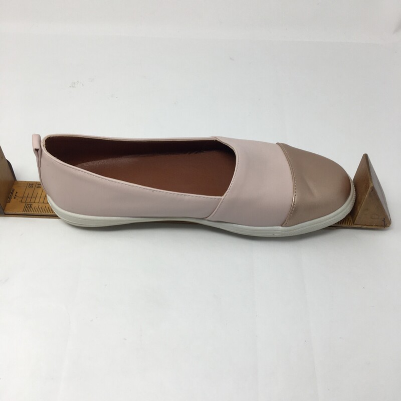 114-048 Aa Bb, Pink, Size: 10<br />
Pink Slip-On Shoes With Rose Gold Toe x
