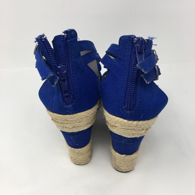 120-061 Nine West, Blue, Size: 7<br />
wedge heels w/ blue flowers x