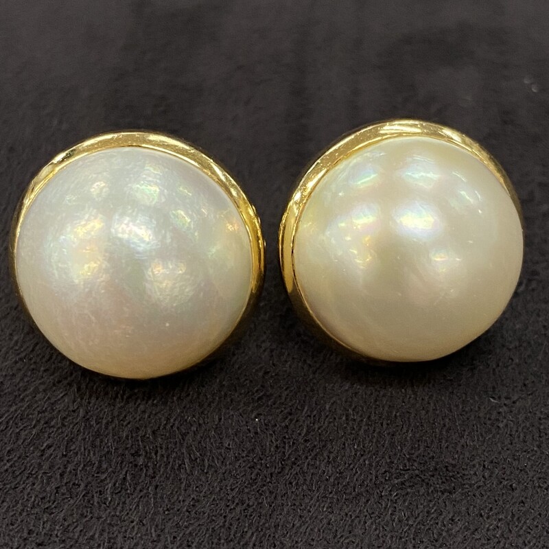 14K Mabe Pearl Earrings
Size: 18mm
Omega Backs