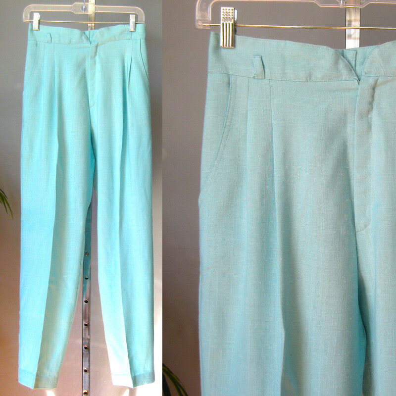 The sweetest pants from the 1970s with a high waist, pleated front, pockets and tapered legs in pastel blue
NO tags
Button and zipper fly
unlined
No fabric tags but feels like a cotton poly or cotton rayon blend.

Excellent condition, no flaws

flat measurements:
waist: 13.5
hip: 22
rise: 13.5
inseam: 29
side seam 41

thanks for looking!
#60693