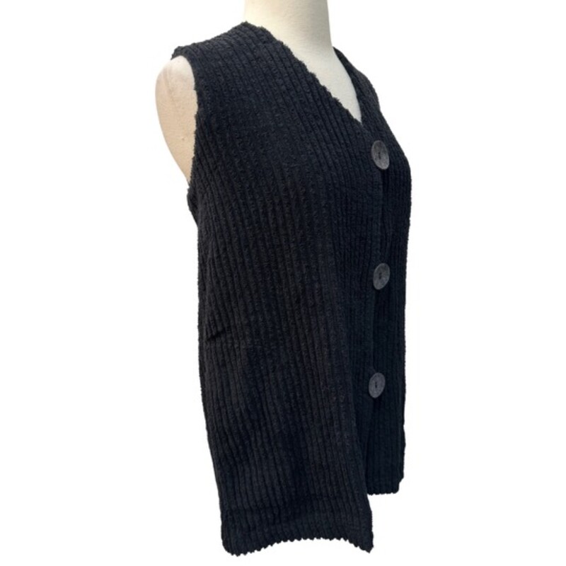 NEW Focus Casual Life Chenille Vest<br />
Preshrunk 100% Cotton<br />
Pockets!<br />
Cute Buttons<br />
Black<br />
Size: Small<br />
<br />
In store we have sizes:  Medium, Large, and XLarge