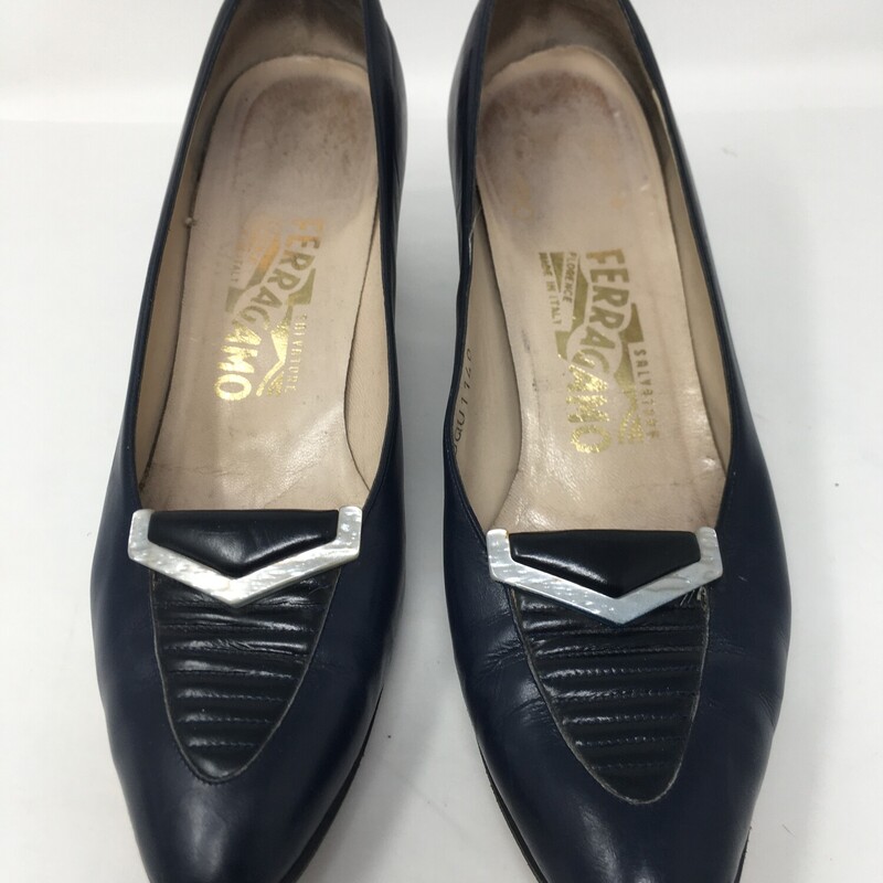 110-176 Ferragamo, Navy  Size: 8A
Women's pump slip on heels - blue leather heels with a stone in the front n/a  good condition