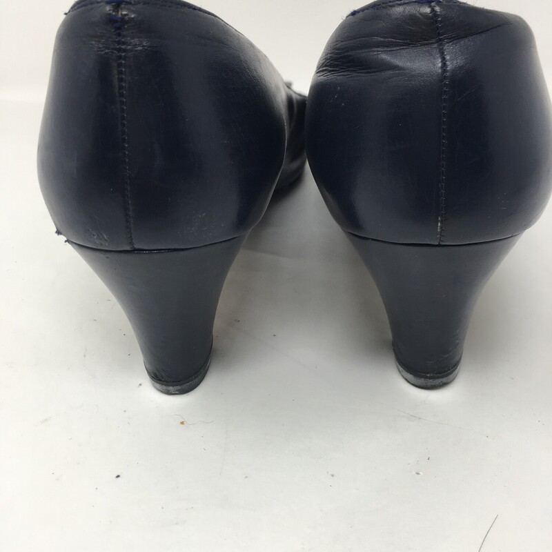 110-176 Ferragamo, Navy  Size: 8A
Women's pump slip on heels - blue leather heels with a stone in the front n/a  good condition