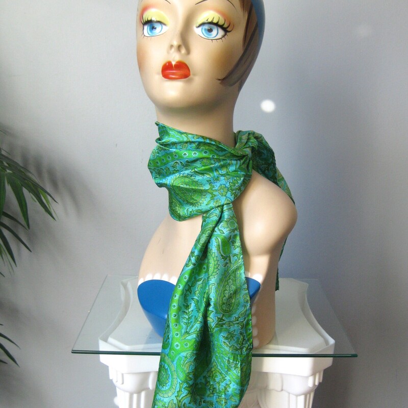 Indian Silk Oblong, Grn/Blu, Size: None
Hair in curlers but you have to run out to the market?
Not a problem.

Thischic paisley scarf in green and turquoise blue paisley has got you covered.  (see what I did there?)
Then, keep the finished do in place when you're out in your convertible! Don't forget your sunglasses.
For a dashing look tie it around your neck
For an uber chic cool girl look, tie it around the handles of your handbag
Made in Inda of A100% Silk, it's twill and has great body for tyingin different styles.
44 x 10.25

excellent condition, no flaws

thanks for looking!
#63604