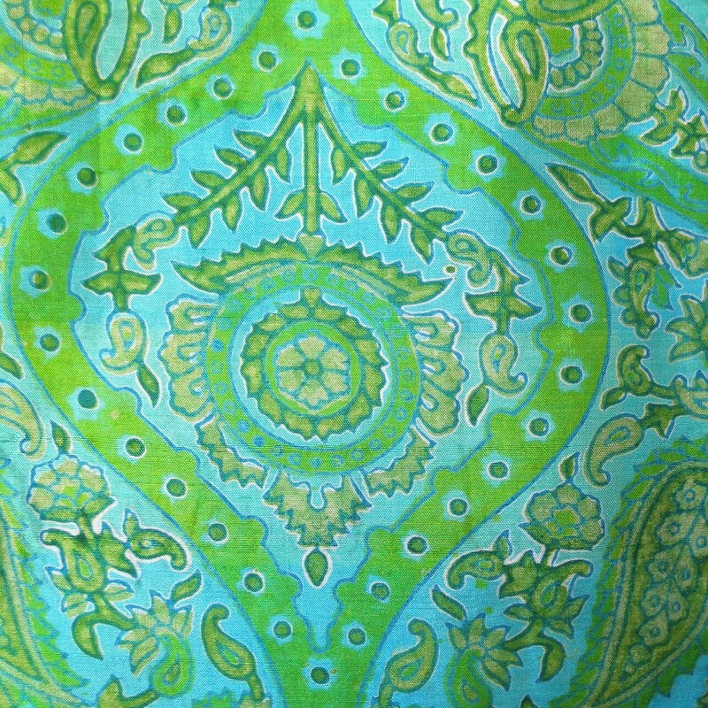 Indian Silk Oblong, Grn/Blu, Size: None
Hair in curlers but you have to run out to the market?
Not a problem.

Thischic paisley scarf in green and turquoise blue paisley has got you covered.  (see what I did there?)
Then, keep the finished do in place when you're out in your convertible! Don't forget your sunglasses.
For a dashing look tie it around your neck
For an uber chic cool girl look, tie it around the handles of your handbag
Made in Inda of A100% Silk, it's twill and has great body for tyingin different styles.
44 x 10.25

excellent condition, no flaws

thanks for looking!
#63604