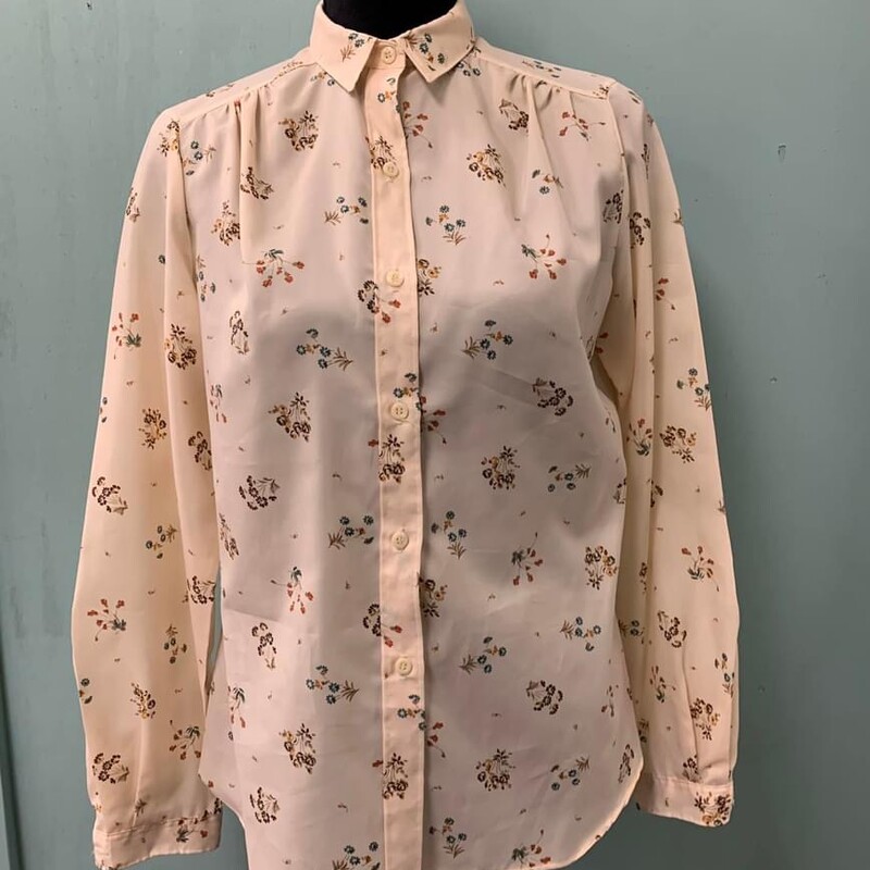 i adore this 80s blouse!!!
semi sheer
button down
so many ways to wear!!!
pair with some denim or a cute skirt
or check out our window, paired with a fun maroon jumper!
just in time for fall!!!

Bobbie Brooks, Cream, Size: 11