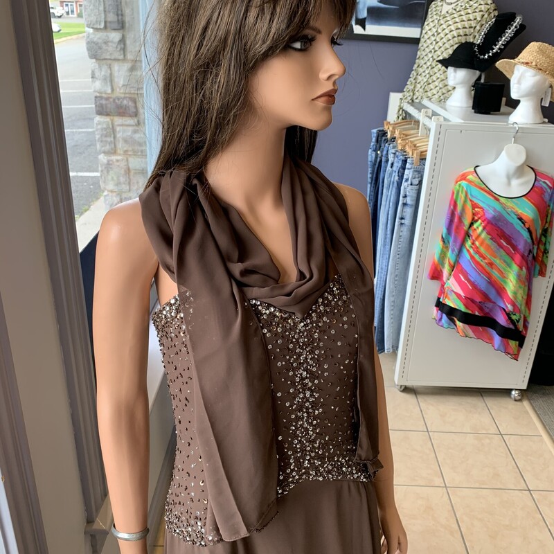 Glamor Gown,
Colour: Brown,
Size: 14,
With high front side split,
With scarf & detachable straps