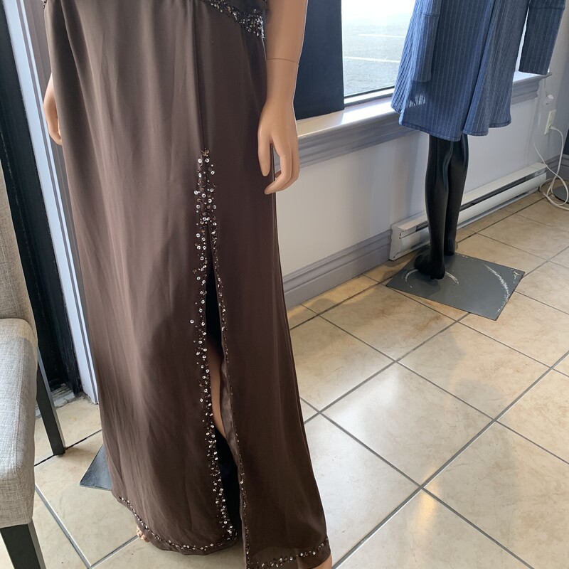 Glamor Gown,
Colour: Brown,
Size: 14,
With high front side split,
With scarf & detachable straps