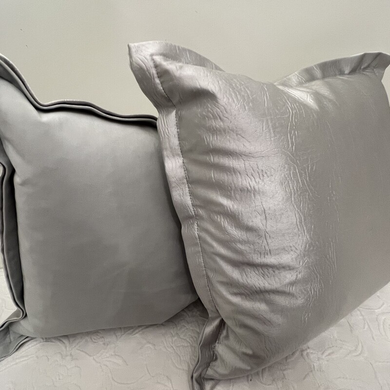 Toss Cushion Satin Velvet
Grey & Silver
Removable Zip Cover Feather Insert