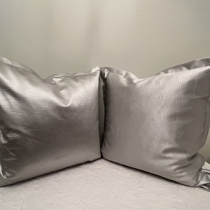 Toss Cushion Satin Velvet
Grey & Silver
Removable Zip Cover Feather Insert