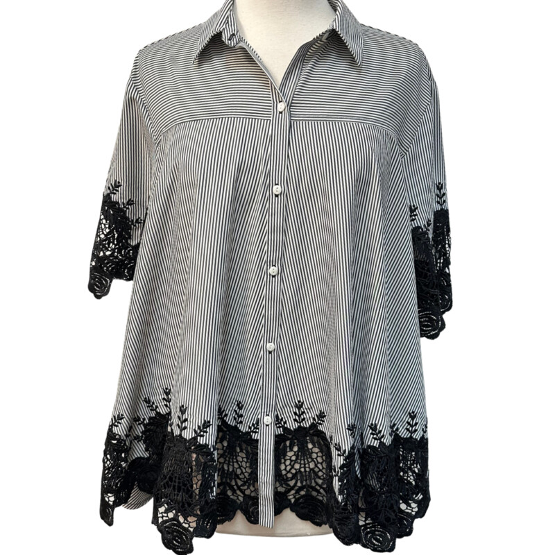 Jillanova Striped Lace Top<br />
Absolutely Adorable!<br />
Black and White<br />
Size: Medium