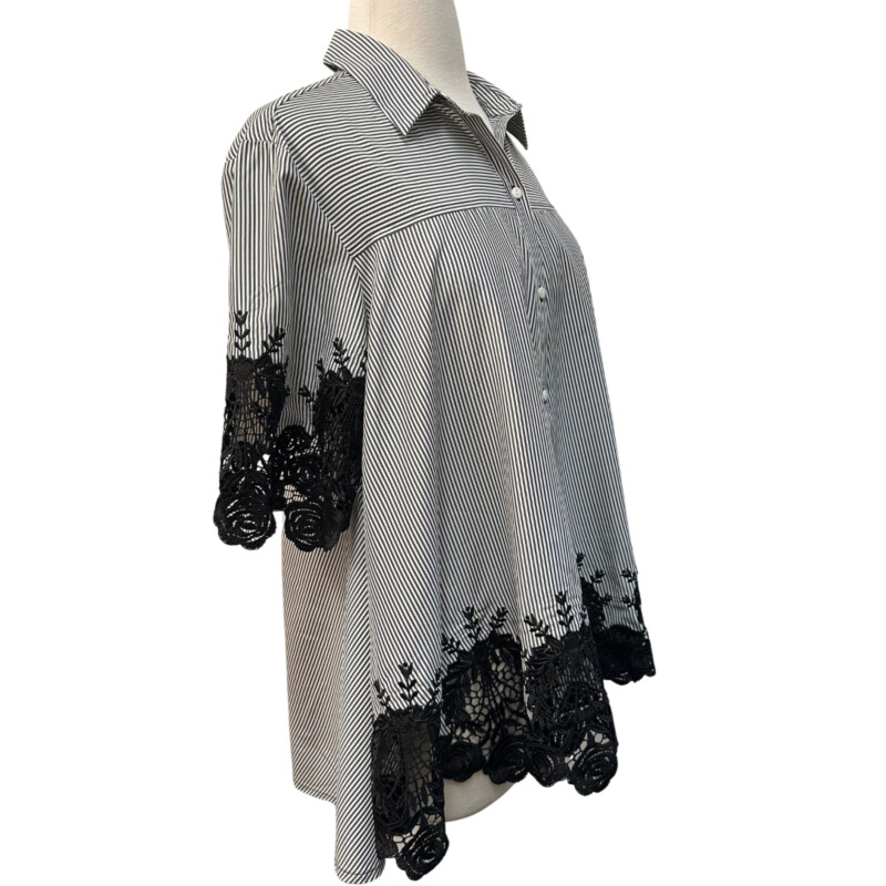 Jillanova Striped Lace Top
Absolutely Adorable!
Black and White
Size: Medium