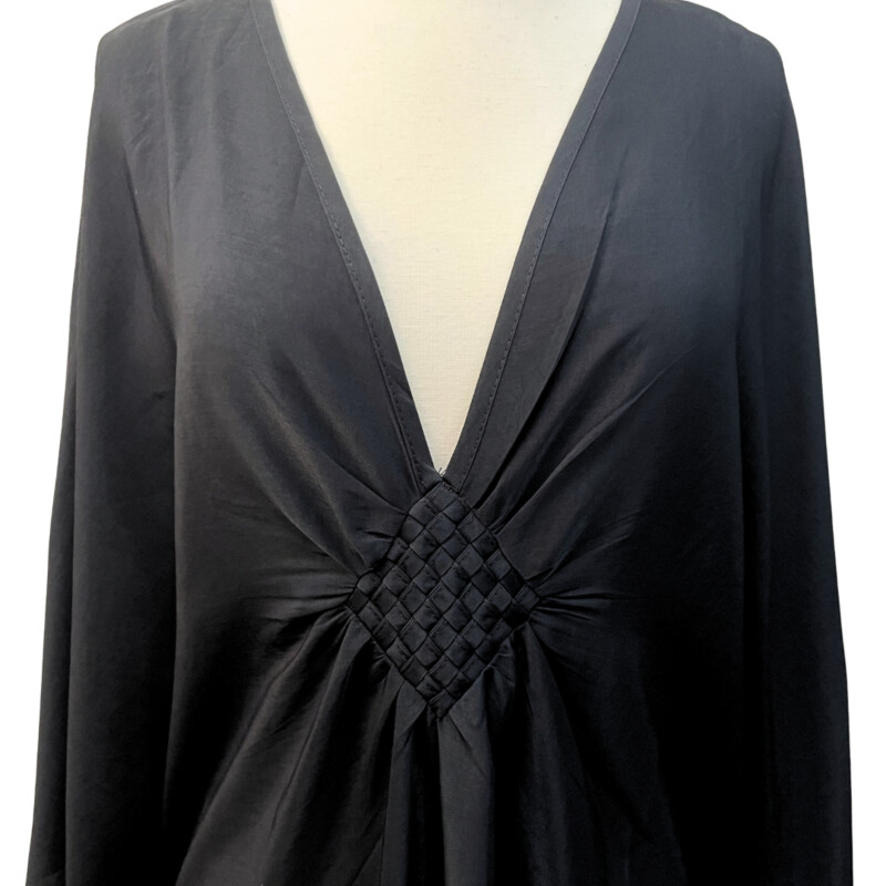 NEW DawlFace Caftan<br />
Black with V-neck diamond pattern, kimono sleeves,  and flowy silhouette.<br />
One Size Fits Most.