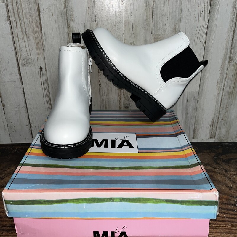 NEW Sz Y1 White Boots