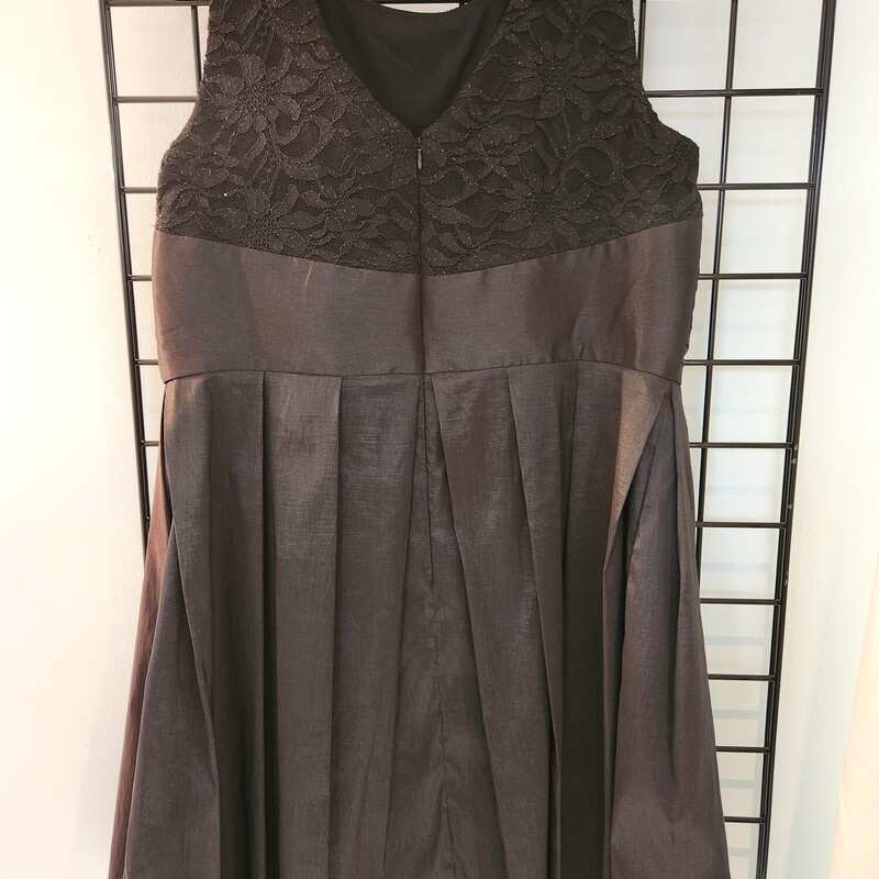 New Noir, Black, Size: 14
New with Tags ( originally prized at $195.00)