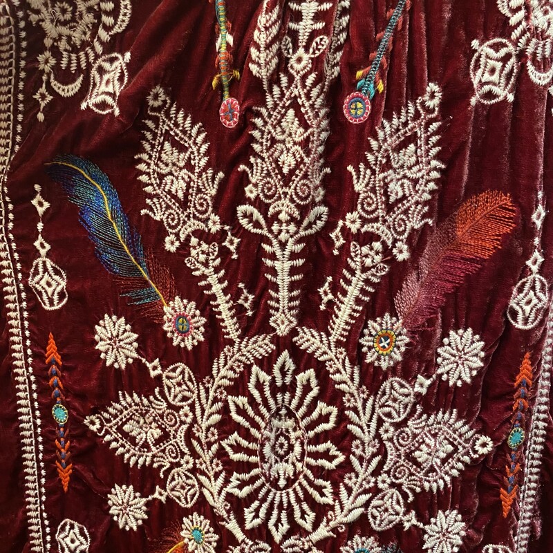 Boho Johnny Was Flannel Tunic Blouse<br />
With Velvet Floral Embroidery on Back<br />
Cream, Burgundy,Teal, Pink, Orange, Blue, and Red<br />
Size: XLarge