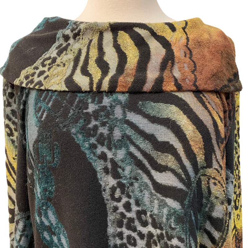 Cativa Textured Tunic Top<br />
Abstract Animal Print<br />
With One Pocket<br />
Color: Teal, Black, Green, Gold, Gray<br />
Size: Large