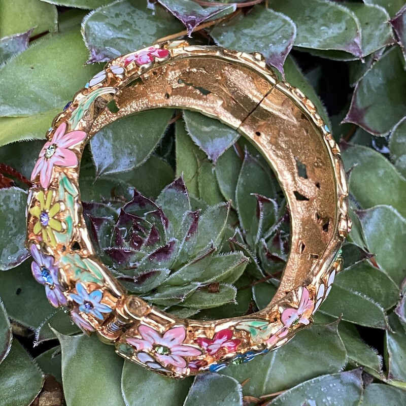 Joan Rivers Enamel Colorful Flowers Dragonfly Hinged Bracelet Gold Tone Rare HTF<br />
Goldtone oval shape; cutout floral design; epoxy enamel, round faceted crystals in shades of blue, lilac, and green<br />
Snap hinge<br />
Signed Joan Rivers<br />
Fits an average-sized wrist- Interior circumference measures approximately 7L<br />
Measures approximately 7/8W