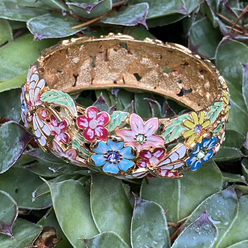 Joan Rivers Enamel Colorful Flowers Dragonfly Hinged Bracelet Gold Tone Rare HTF<br />
Goldtone oval shape; cutout floral design; epoxy enamel, round faceted crystals in shades of blue, lilac, and green<br />
Snap hinge<br />
Signed Joan Rivers<br />
Fits an average-sized wrist- Interior circumference measures approximately 7L<br />
Measures approximately 7/8W