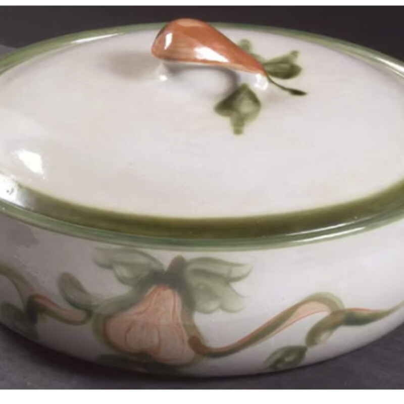 Louisville Stoneware Pottery Casserole+Pear Lid
Grey Green Br,own
Size: 11x3.5H
3 Quart