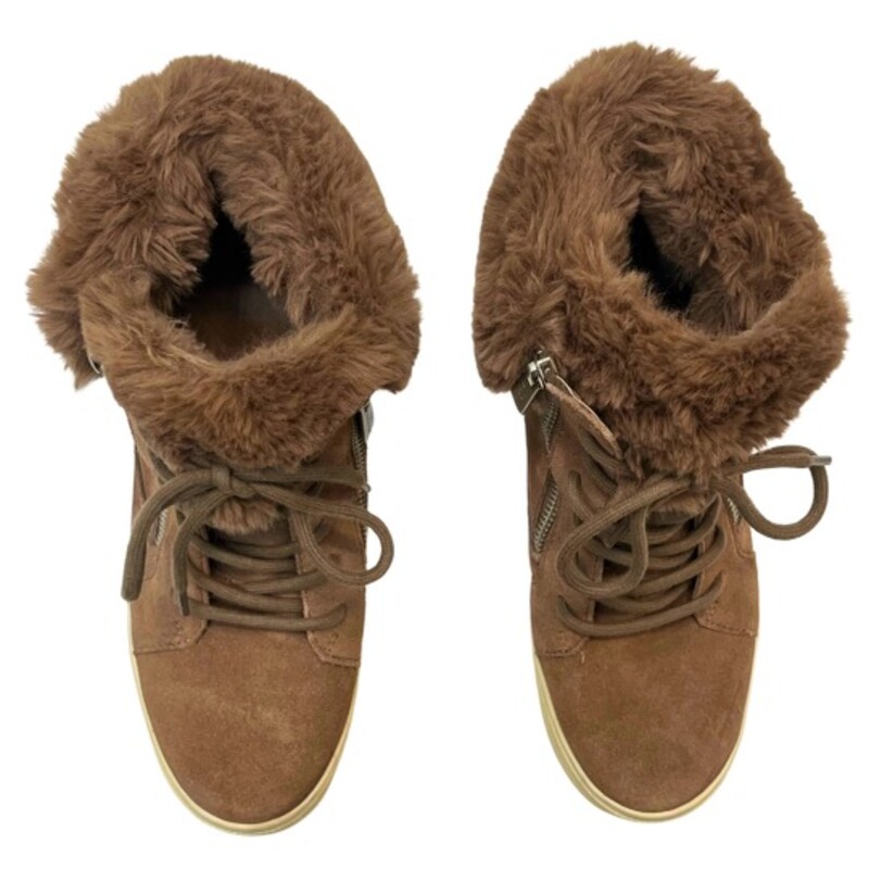 J/Slides Sarah Boots<br />
Faux Sherling<br />
Leather<br />
Hidden-Wedge Heel<br />
Mocha<br />
Size: 7.5<br />
Retails: $165