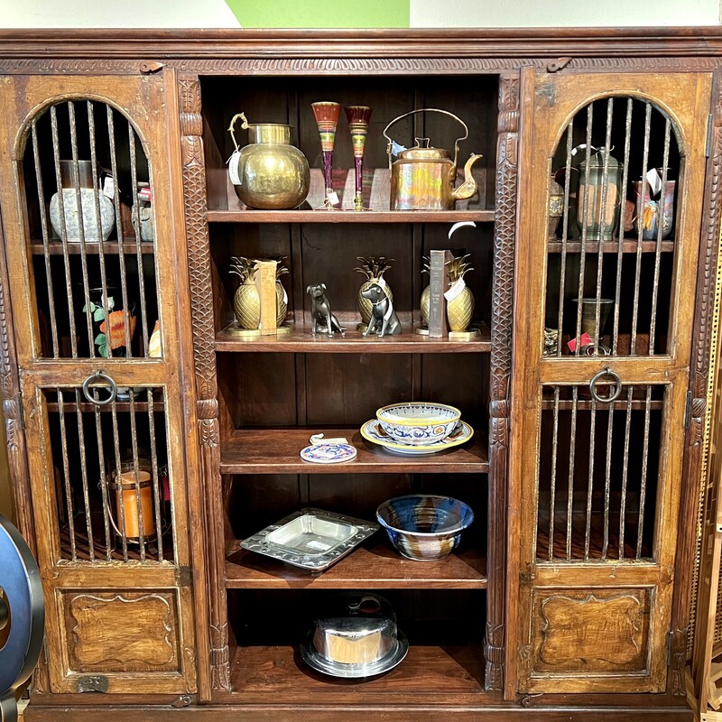 Wood cabinet with lots of storage
Size: 78x18x76