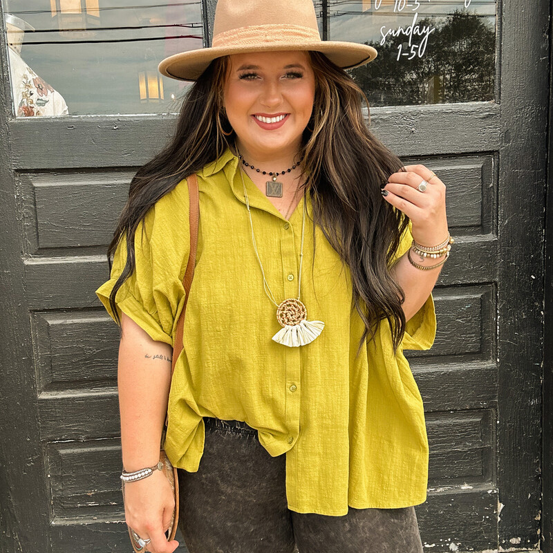 This oversized button down top is perfect to throw on with jeans and some cute jewelry for a night out! Wear it buttoned, or open with a cute tank underneath. Perfect to layer with.<br />
Available in sizes 1X, 2X  and 3X.<br />
Madison is wearing the 1X.