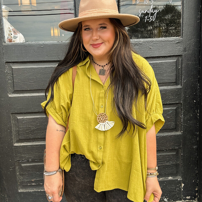 This oversized button down top is perfect to throw on with jeans and some cute jewelry for a night out! Wear it buttoned, or open with a cute tank underneath. Perfect to layer with.
Available in sizes 1X, 2X  and 3X.
Madison is wearing the 1X.