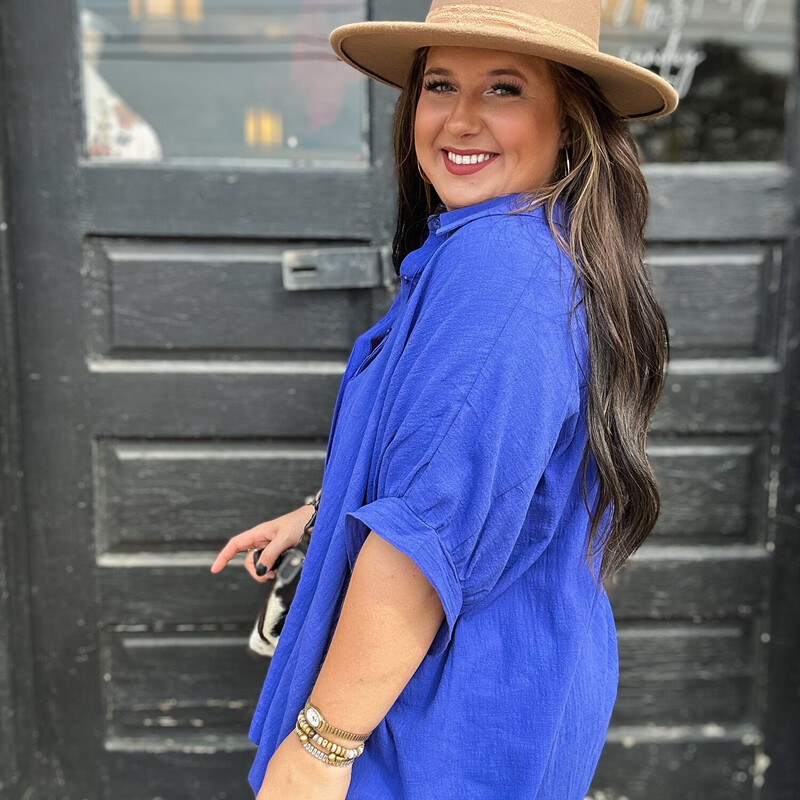 This oversized button down top is perfect to throw on with jeans and some cute jewelry for a night out! Wear it buttoned, or open with a cute tank underneath. Perfect to layer with.
Available in sizes 1X, 2X and 3X.
Madison is wearing the 1X.