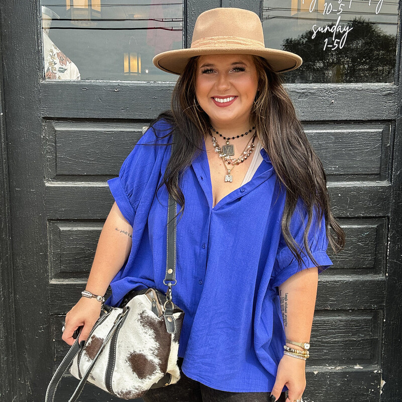 This oversized button down top is perfect to throw on with jeans and some cute jewelry for a night out! Wear it buttoned, or open with a cute tank underneath. Perfect to layer with.<br />
Available in sizes 1X, 2X and 3X.<br />
Madison is wearing the 1X.