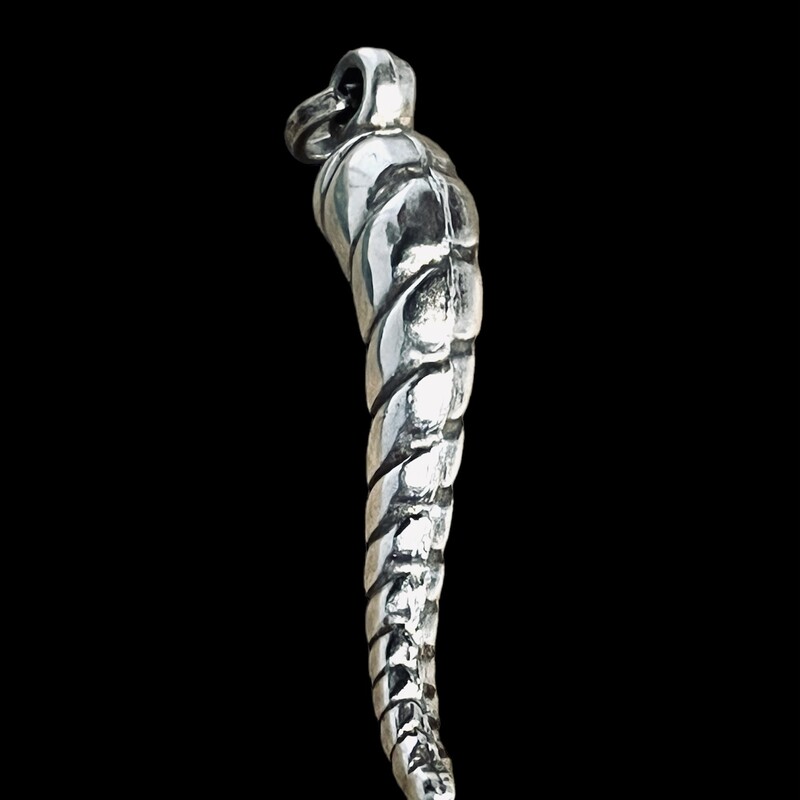 925 Italian Horn Pendant
Textured Sterling  Silver
Size: 1.5H