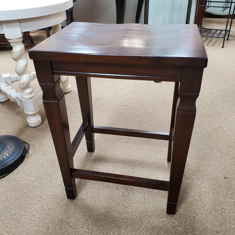 Pier 1 Side Table, Size: 18x14x24