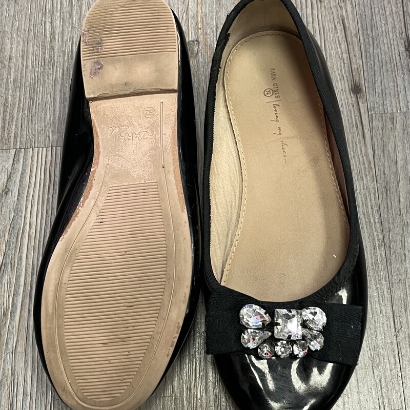 Zara Shoes, Black, Size: 13.5Y<br />
Original Size 32