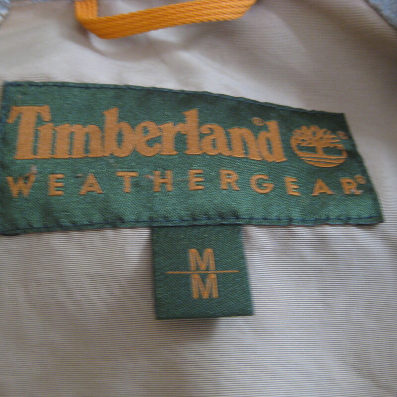 Timberland Utility, Green, Size: Medium
Really nice Timberland jacket to wear on rainy day walks.
Roomy enought to layer with warm pieces
Lightweight enough to be easily packable.
The waist can be cinched to shape as desired and the hood can be rolled up and hidden inside the collar.
The hem can also be cinched closer to the legs
Closes with a zipper and snap placket to keep the wind out.
plenty of pockets with zipper closures.

Like new condition.
Size medium
armpit to armpit: 24.5
length 31

thanks for looking!
#2800