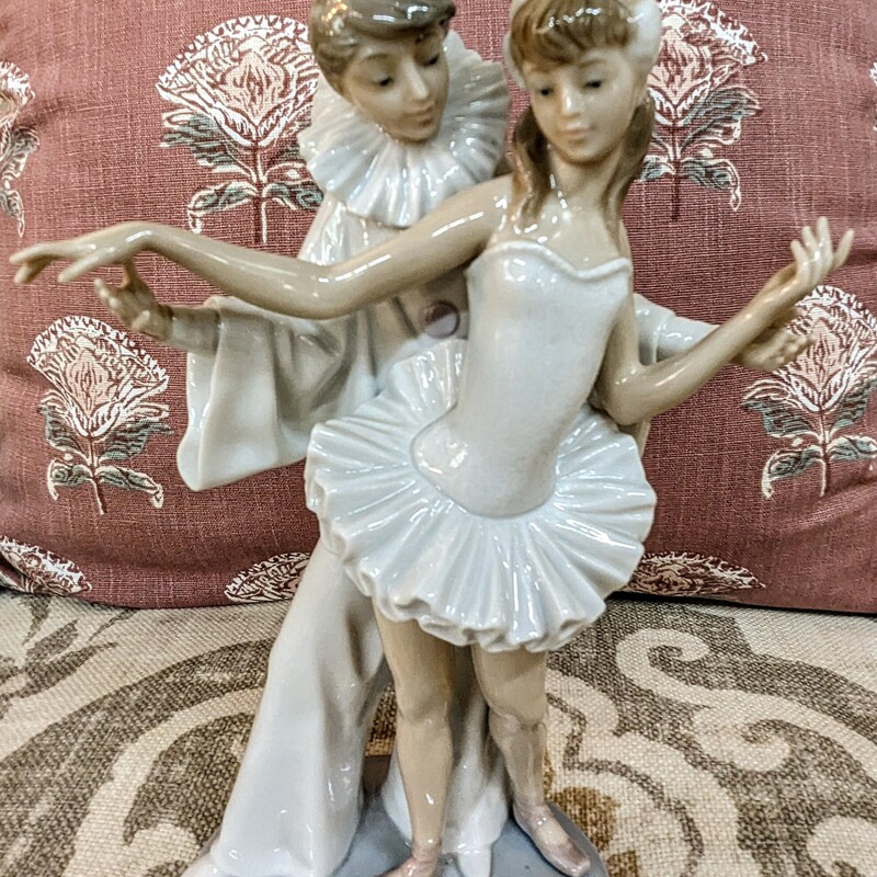 Lladro Carnival Couple Ballerina & Clown
White Gray Brown
 Size: 6 x 3 x 11H