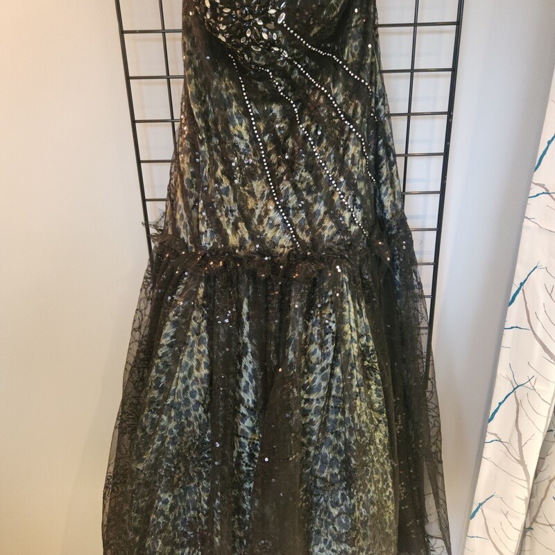 Just For You formal dress, Size: 1X
cheeta print under lace underlay is moss freen and black, black lace over lay and jewels