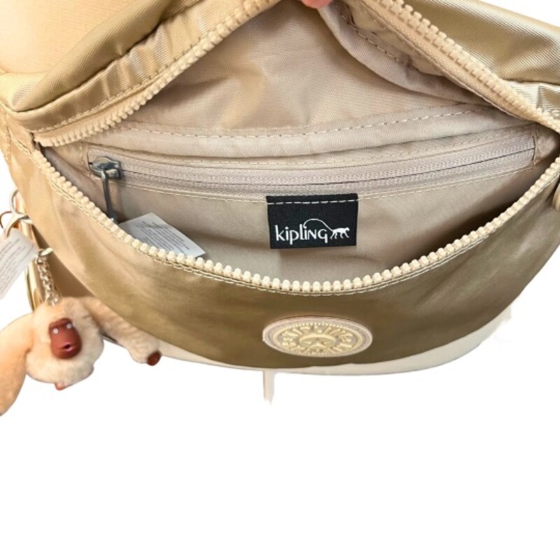 New Kipling Pria Bag<br />
Starry Gold Metallic<br />
Size: Adjustable