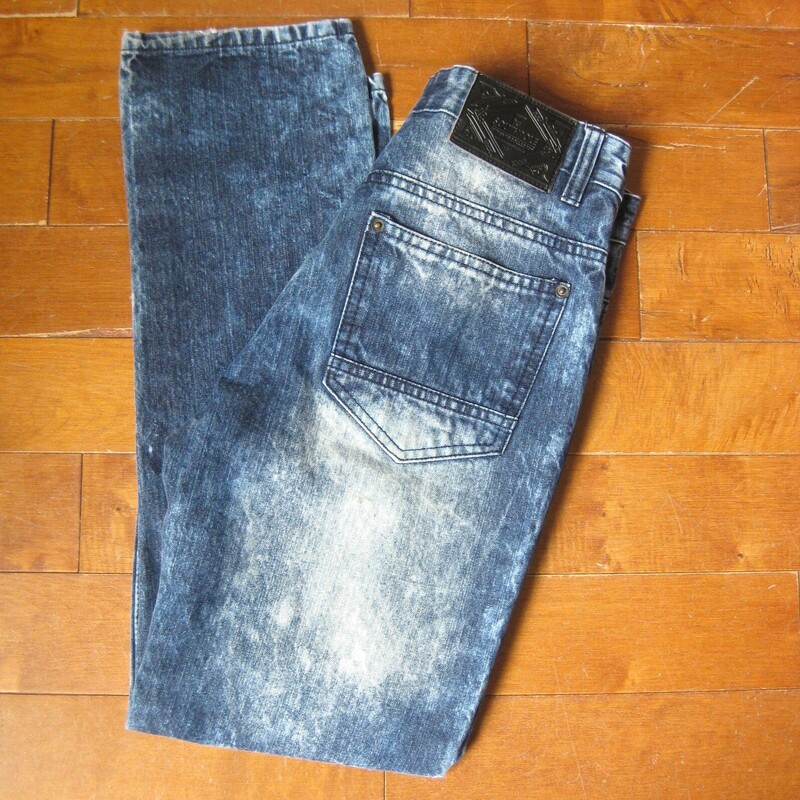 Y2k Southpole Acid Ripped, Blue, Size: Boys 16?
Dark jeans with bleached areas and lots of rips
by Southpole
marked size 16
flat measurements:
waist:n 14.75
rise: 9.75
hip area: 20
inseam: 28
side seam: 38

great condition!
#63449
