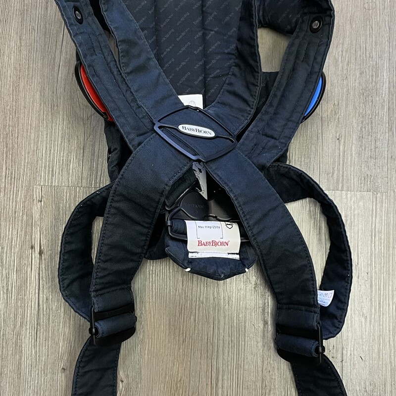 Baby Bjorn Carrier, Navy, Size: 11-25lbs<br />
Pre-owned