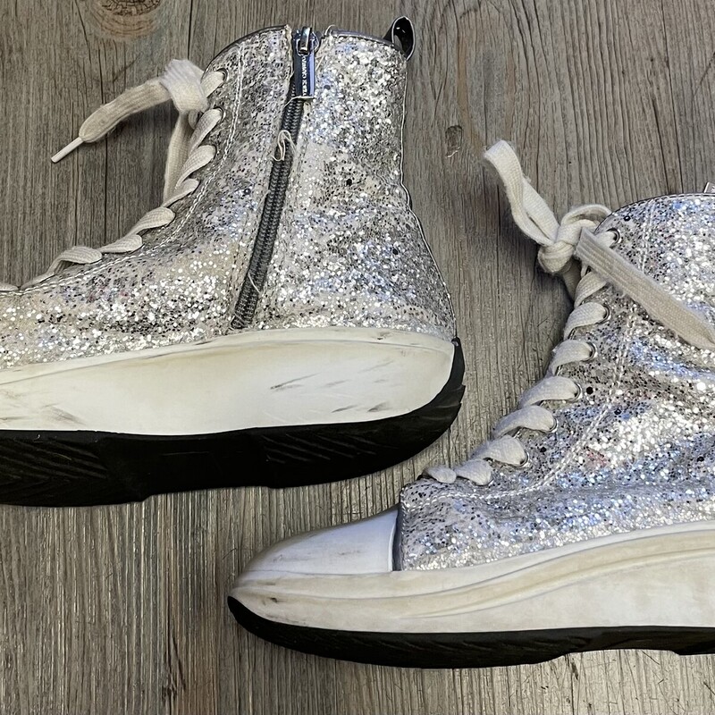 Vince Camuto Hightop, Silver, Size: 3Y<br />
Glitter