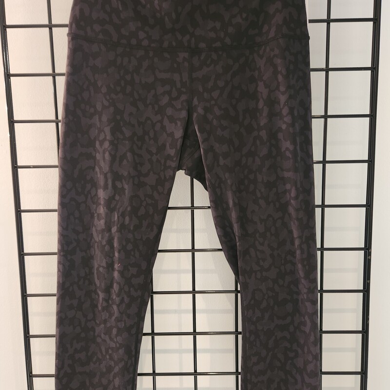 Lulu Lemon Under HR Crop 21in luxt
 Grey, Size: 10