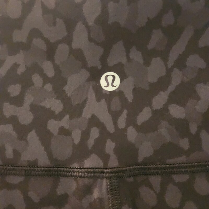 Lulu Lemon Under HR Crop 21in luxt
 Grey, Size: 10