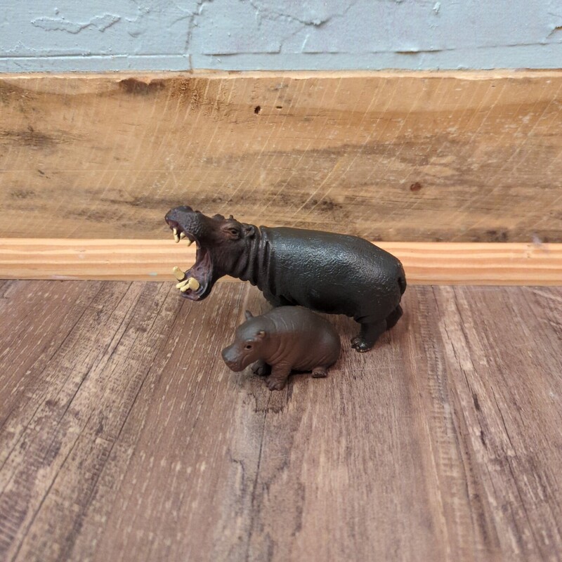 2 Hippo Figures, Gray, Size: Toy/Game