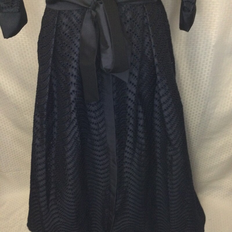 New Nieman Marcus Eyelet, Navy, Size: 12<br />
New with Tags<br />
Timeless and formal this ¾ sleeve eyelet gown is the epitome of classy. With concealed hidden front closure buttons a removable sash belt and cuffed sleeves it is a modest yet flattering dress. The taffeta chevron pattern is unique and pairs extraordinarily with its navy color. Perfect for the mother of the bride/groom black tie event or a charity event.<br />
<br />
¾ sleeves<br />
Floor length<br />
Chevron pattern<br />
Hidden front closure buttons<br />
Removable belt<br />
Perfect for the mother of the bride/groom black tie event or a charity event<br />
<br />
All Sales Are Final<br />
No Returns<br />
<br />
Pickup instore or Shipping is Available