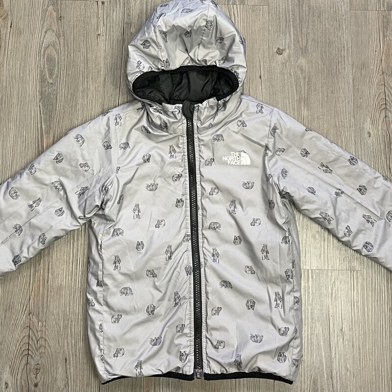 Northface Thermoball Reversible Puffer,<br />
Black, Size: 5Y<br />
Perfect Used Condition<br />
<br />
The versatile Kids’ Reversible ThermoBall™ Hooded Jacket can be worn as a winter mid-layer or as a stand-alone jacket all year long. Made with 100% recycled fabric and body insulation, it features a quilting pattern that’s designed to maximize warmth. We’ve also updated our youth sizing. Please use our sizing guide to find your best fit.