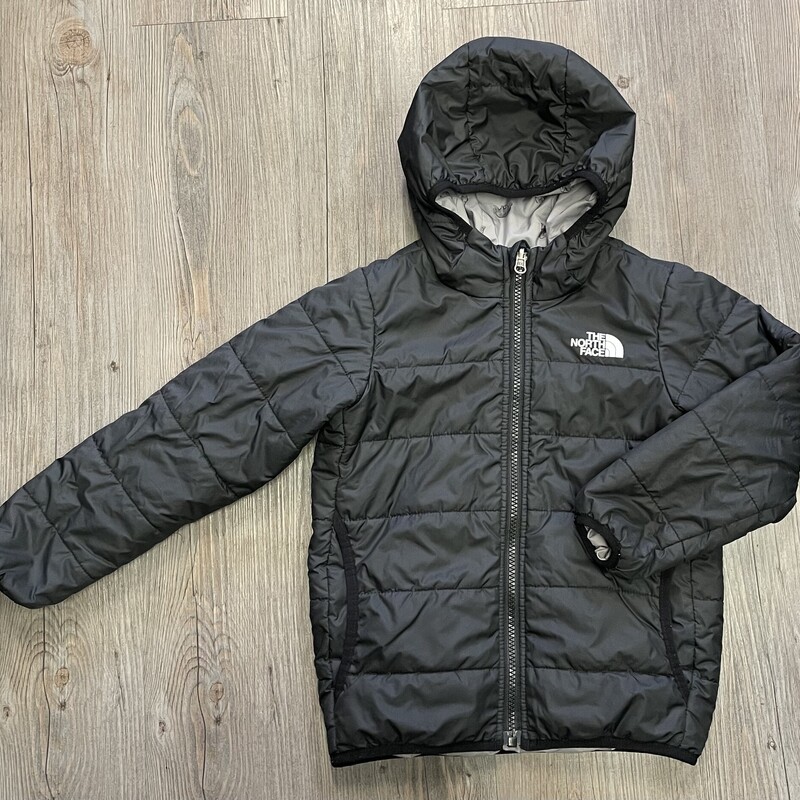 Northface Thermoball Reversible Puffer,
Black, Size: 5Y
Perfect Used Condition

The versatile Kids’ Reversible ThermoBall™ Hooded Jacket can be worn as a winter mid-layer or as a stand-alone jacket all year long. Made with 100% recycled fabric and body insulation, it features a quilting pattern that’s designed to maximize warmth. We’ve also updated our youth sizing. Please use our sizing guide to find your best fit.