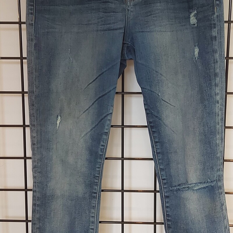 Zenana Jeans, Size: 28
Brand New with Tags
Distressed, Flared
Frayed Bottoms